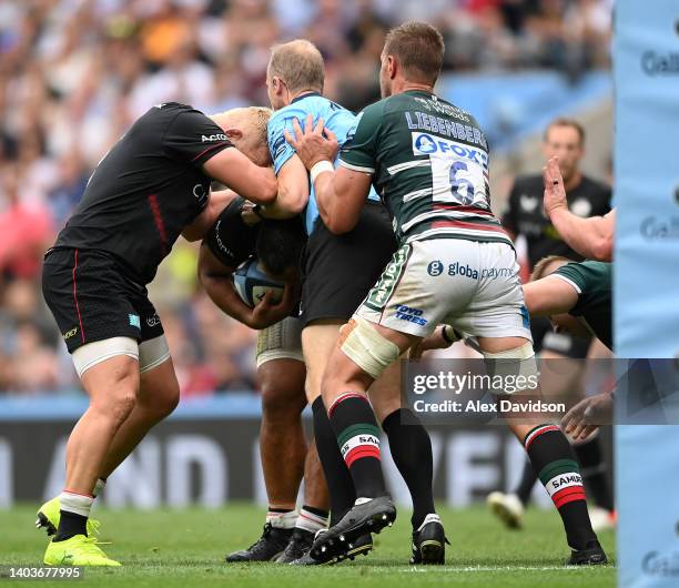 Vincent Koch and Billy Vunipola of Saracens clash with Referee Wayne Barnes whilst attacking during the Gallagher Premiership Rugby Final match...