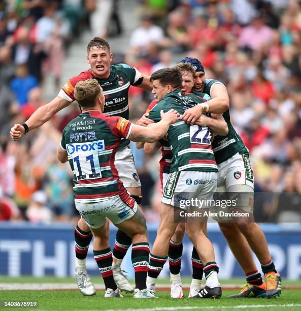 Freddie Burns of Leicester Tigers celebrates with teammates after their drop goal sealed victory for Leicester Tigers in the Gallagher Premiership...