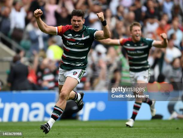 Freddie Burns of Leicester Tigers celebrates after the final whistle after their drop goal seals victory for Leicester Tigers in the Gallagher...