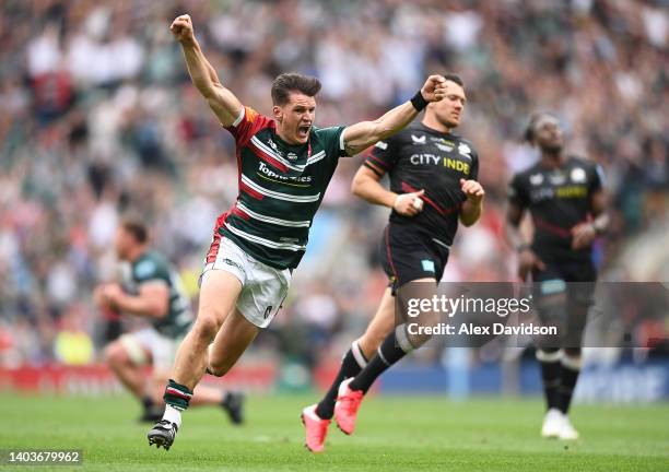 Freddie Burns of Leicester Tigers celebrates after the final whistle is blown as their drop goal seals victory for Leicester Tigers in the Gallagher...
