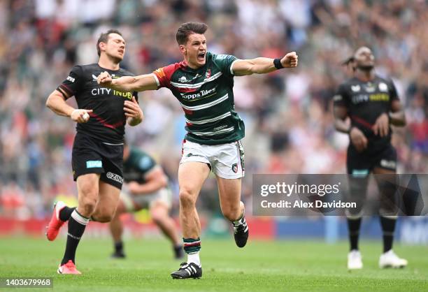 Freddie Burns of Leicester Tigers celebrates after the final whistle is blown as their drop goal seals victory for Leicester Tigers in the Gallagher...