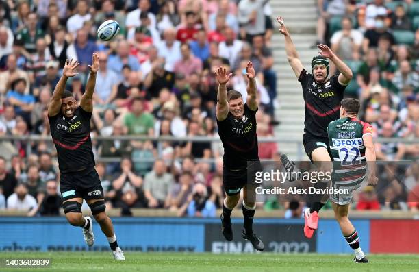 Freddie Burns of Leicester Tigers scores a drop goal to seal victory for Leicester Tigers during the Gallagher Premiership Rugby Final match between...