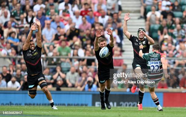 Freddie Burns of Leicester Tigers scores a drop goal to seal victory for Leicester Tigers during the Gallagher Premiership Rugby Final match between...