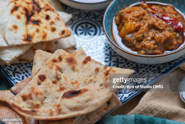 roti served with  butter chicken - middle eastern food stock pictures, royalty-free photos & images