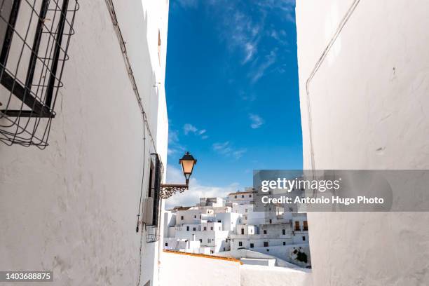 street and set of white houses against blue sky in vejer de la frontera, cadiz, spain. - rural scene imagens e fotografias de stock