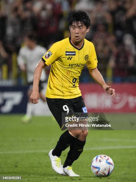 Yuki Muto of Kashiwa Reysol in action during the J.LEAGUE Meiji Yasuda J1 17th Sec. Match between Kashiwa Reysol and Vissel Kobe at SANKYO FRONTIER...