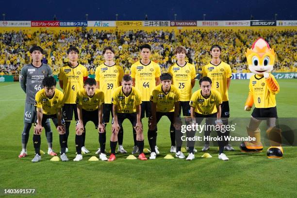 Players of Kashiwa Reysol pose for photograph the J.LEAGUE Meiji Yasuda J1 17th Sec. Match between Kashiwa Reysol and Vissel Kobe at SANKYO FRONTIER...