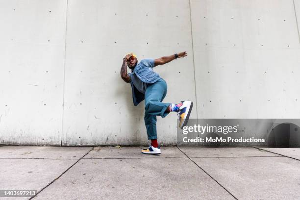 fashionable male professional dancer on urban sidewalk, full length - blaue schuhe stock-fotos und bilder