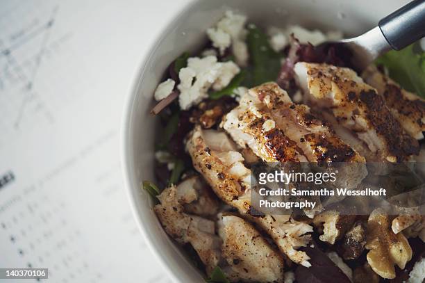 blackened grouper salad - mero fotografías e imágenes de stock