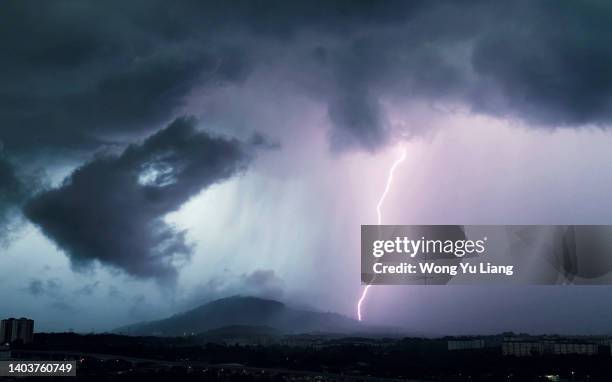 tropical clouds storm lightning time lapse - threats ストックフォトと画像