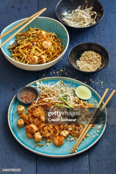 authentic classic thai dishes - macarrão de arroz imagens e fotografias de stock