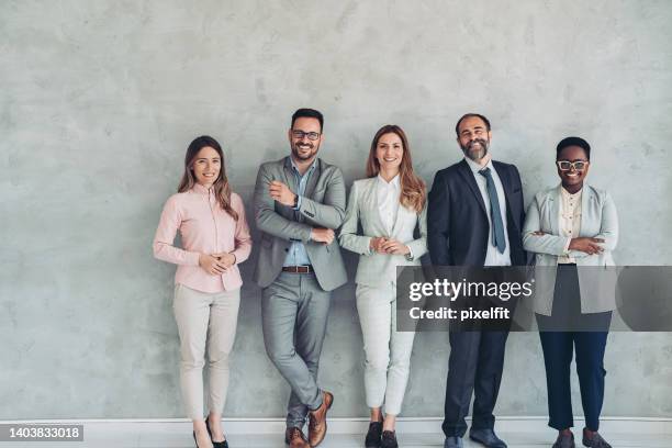 juntos debemos hacer un gran equipo - businesswear fotografías e imágenes de stock