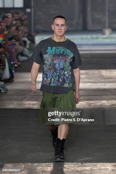 Fashion designer Jeremy Scott acknowledges the applause of the audience during the Moschino fashion show during the Milan Fashion Week S/S 2023 on...