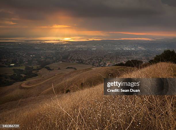 golden sunset over san francisco bay - mission district stock-fotos und bilder