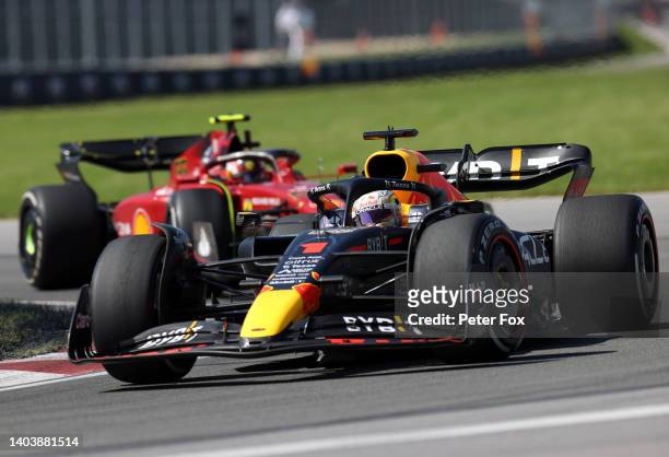 Max Verstappen of the Netherlands driving the Oracle Red Bull Racing RB18 leads Carlos Sainz of Spain driving the Ferrari F1-75 during the F1 Grand...