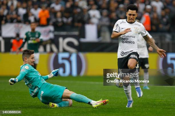Tadeu of Goias competes for the ball with Du Queiroz of Corinthians during the match between Corinthians and Goias as part of Brasileirao Series A...