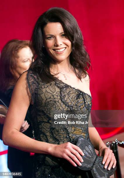 Actress Lauren Graham arrives at the 53rd Emmy Awards Show , November 4, 2001 in Los Angeles, California.