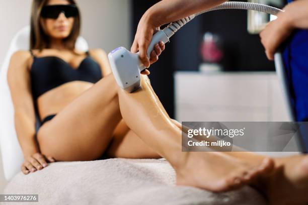 laser epilation treatment. body hair removal - lasers stockfoto's en -beelden