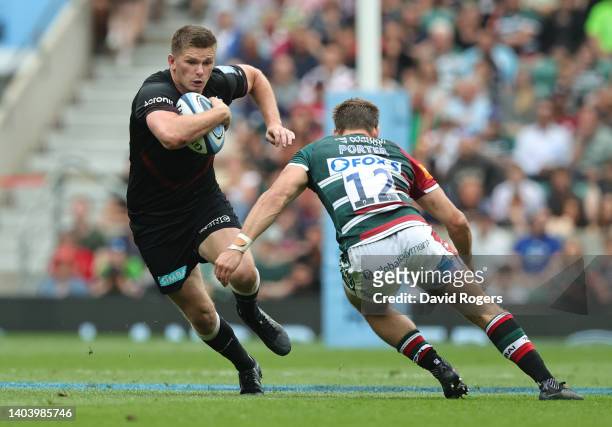 Owen Farrell of Saracens goes past Guy Porter during the Gallagher Premiership Rugby Final match between Leicester Tigers and Saracens at Twickenham...