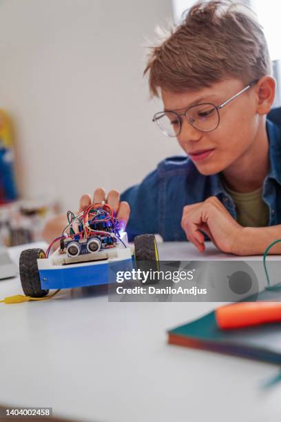 focused young student at stem class. - school science project stock pictures, royalty-free photos & images