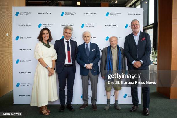 The general secretary of the association Sport Cultura Barcelona, Rocio de Aguilera; the head of FCB Femenino, Xavier Puig; the president of the...