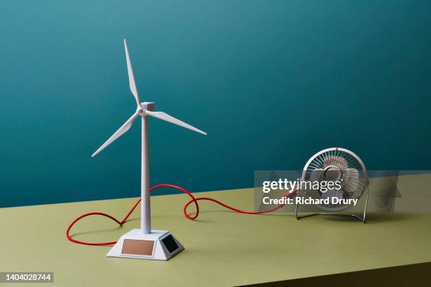 Fan With Wind 470 Dual Fan Stock Photos, High-Res Pictures, and Images - Getty Images