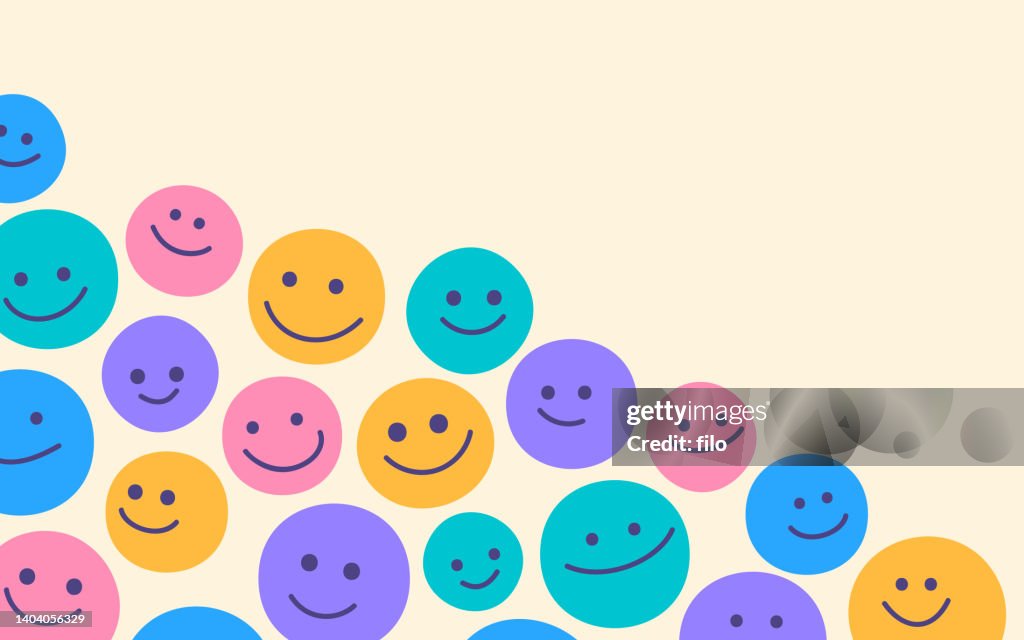 Des visages et des gens heureux et souriants