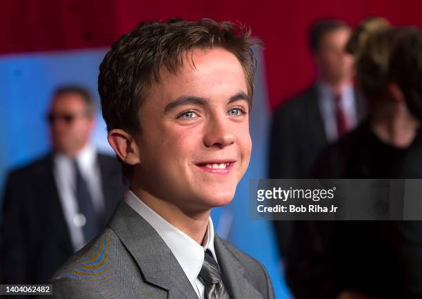 Frankie Muniz arrives at the 53rd Emmy Awards Show, November 4, 2001 in Los Angeles, California.