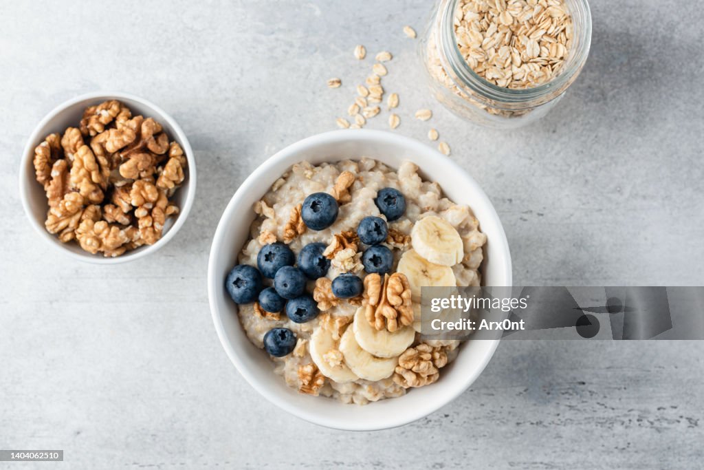 Oatmeal porridge banana blueberry