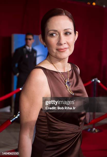 Patricia Heaton arrives at the 53rd Emmy Awards Show, November 4, 2001 in Los Angeles, California.