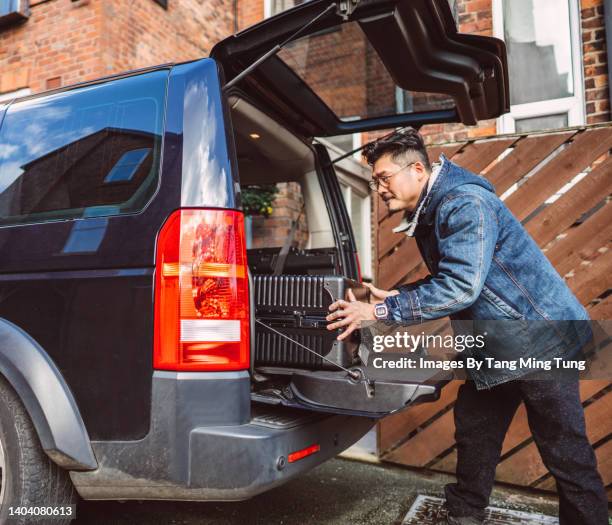 Accomodation Loading 311 Boot Loader Stock Photos, High-Res Pictures, and Images - Getty Images