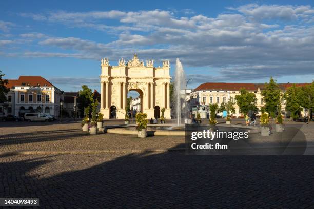 brandenburg gate and luisenplatz (potsdam/ brandenburg, germany) - brandeburgo foto e immagini stock