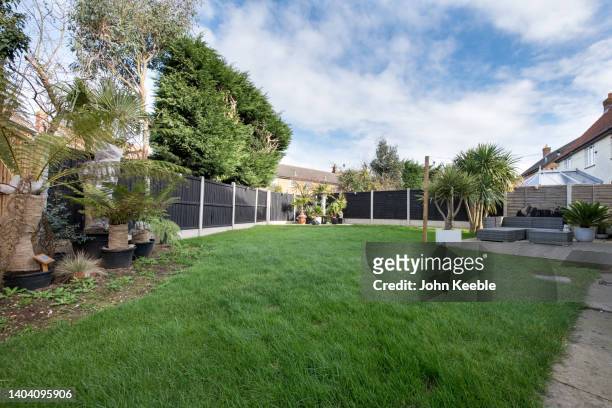 property gardens - front or back yard - fotografias e filmes do acervo