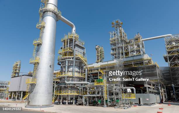 oil refinery factory - kazakhstan stock photos et images de collection