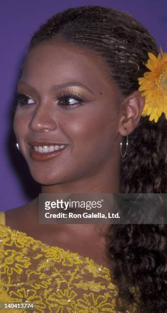 Beyonce attends Third Annual Teen Choice Awards on August 12, 2001 at the Universal Ampitheater in Universal City, California.