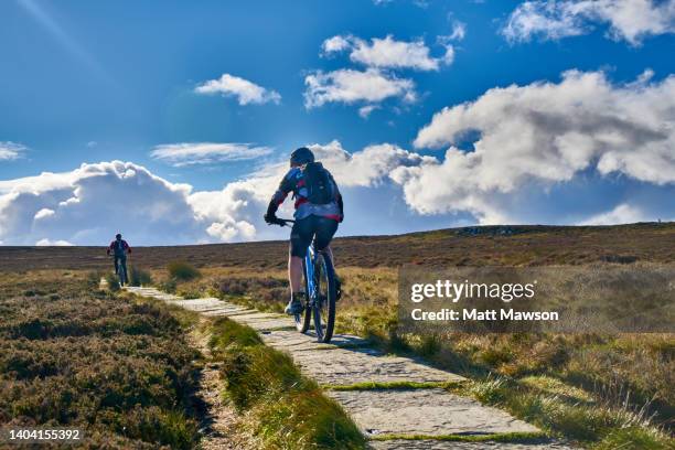 ilkley moor, west yorkshire. england uk - off the beaten path englische redewendung stock-fotos und bilder