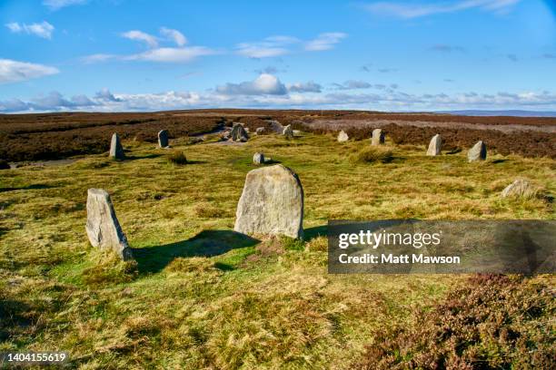 stone circle on ilkley moor, west yorkshire. england uk - off the beaten path expressão inglesa imagens e fotografias de stock