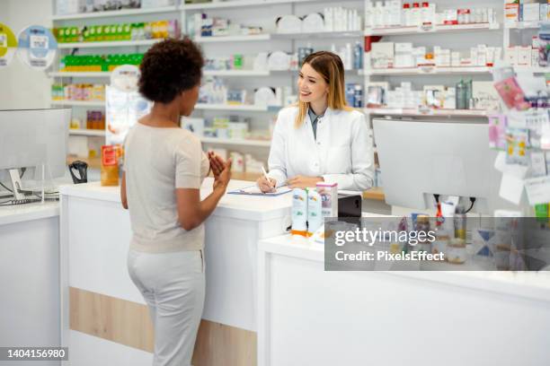 giving every client extra special care - pharmacist and patient stock pictures, royalty-free photos & images