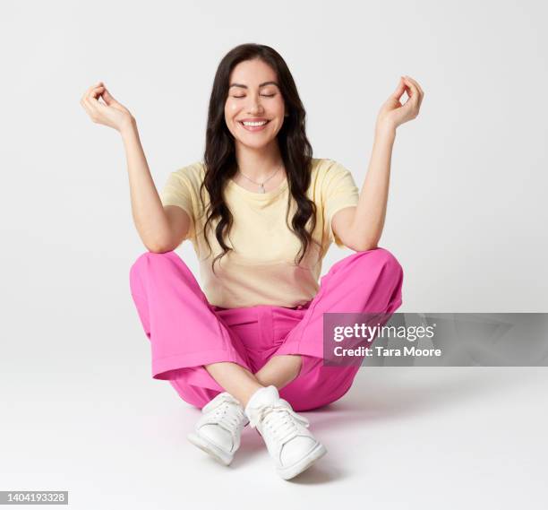 woman meditating - woman sitting cross legged stock pictures, royalty-free photos & images