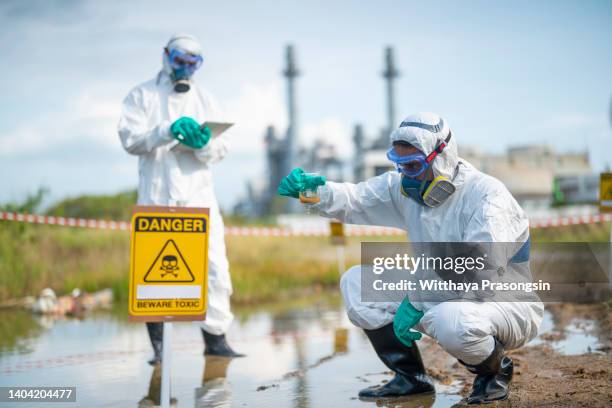 Ecologist Sampling Bacteria Filtration Photos and Premium High Res Pictures - Getty Images