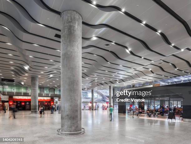 departure lounge at the airport - duty free photos et images de collection