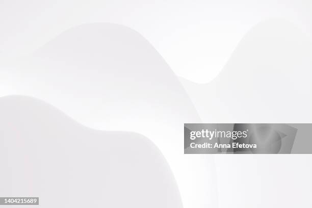 abstract white background with waves. perfect for your design. three dimensional illustration - abstrakter bildhintergrund stock-fotos und bilder