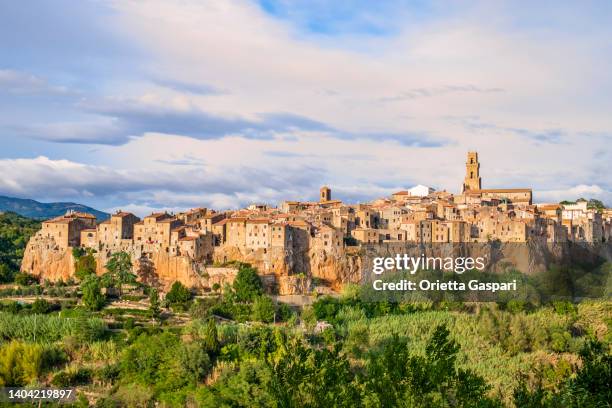 skyline of pitigliano - tuscany - grosseto province stock pictures, royalty-free photos & images