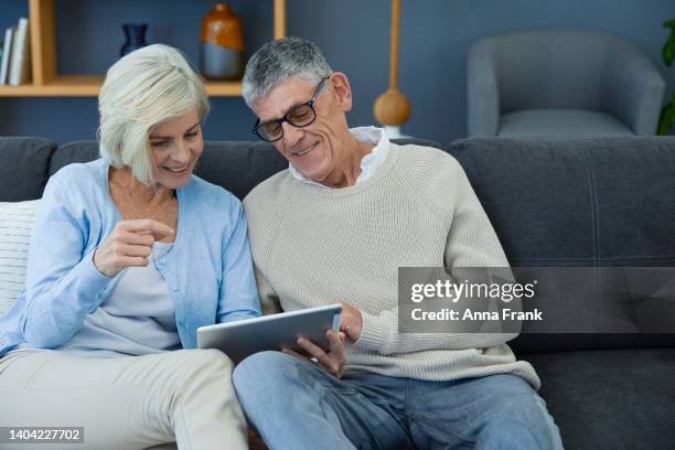 couple on their ipad going through their finance - i love my wife pics stock pictures, royalty-free photos & images