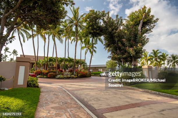 access to the hilton resort and hotel, waikoloa village, big island, hawaii, usa - hilton americas hotel stock pictures, royalty-free photos & images