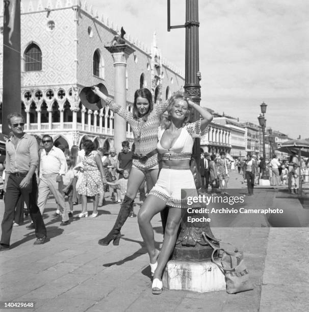 British actress Stephanie Beacham posing with Verna Harvey on Riva degli Schiavoni, Venice, 1971.