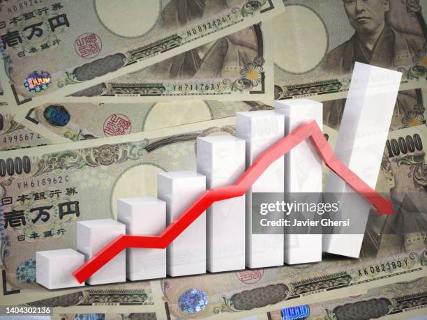 gráfico de economía: flecha descendente y billetes de yen en efectivo - flecha stock pictures, royalty-free photos & images