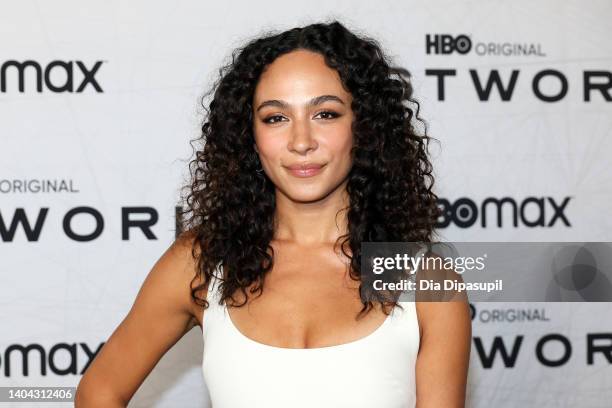 Aurora Perrineau Photos and Premium High Res Pictures - Getty Images