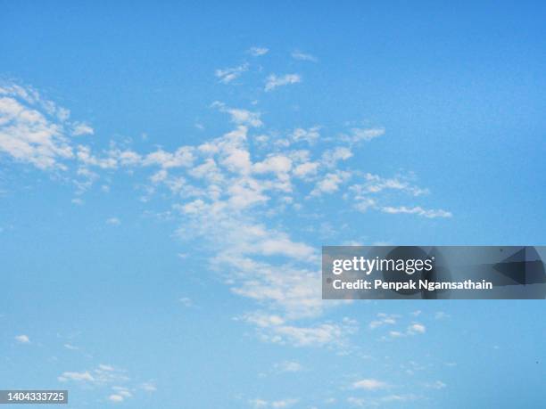 white cloudy in the blue sky natural background, copy space for write text in four frame on white background - 高層雲 個照片及圖片檔