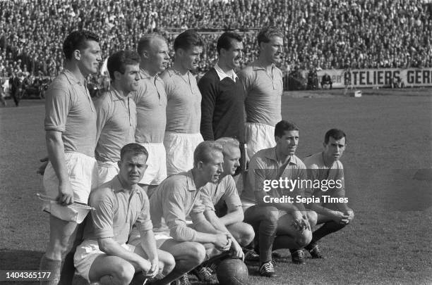 Soccer Belgium against the Netherlands 1-4 in Antwerp, The Dutch national team - Location: Belgium, Antwerp. Standing from left to right: Cor van der...